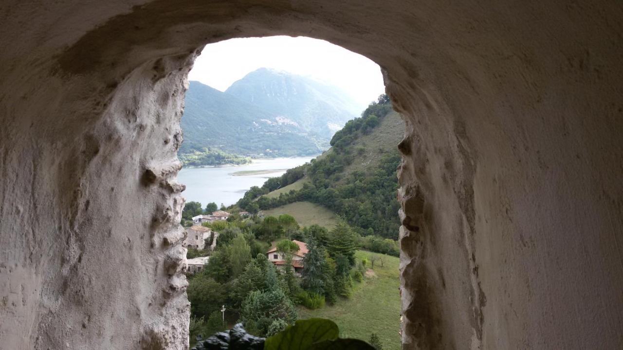 Casa Matilda - Casa Vacanze Castel di Tora Exterior photo