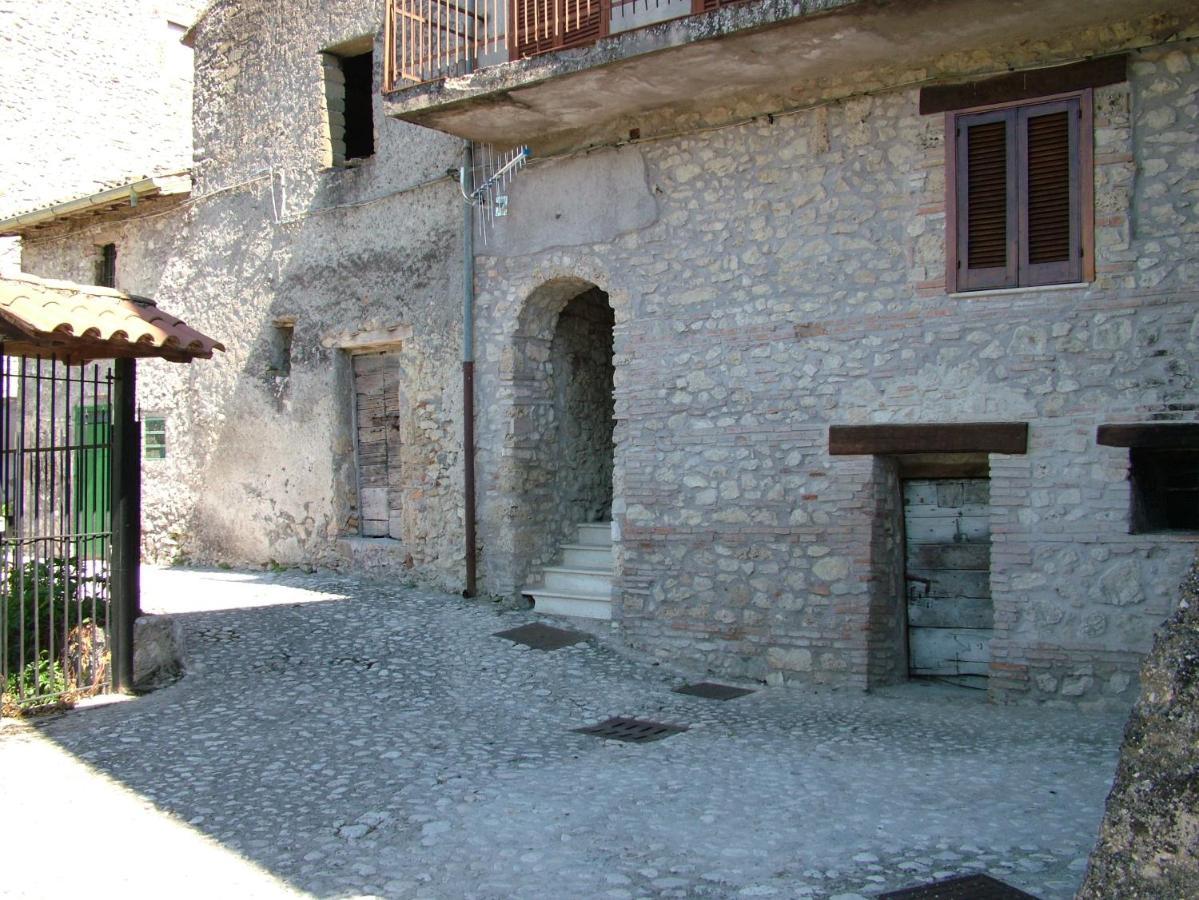 Casa Matilda - Casa Vacanze Castel di Tora Exterior photo