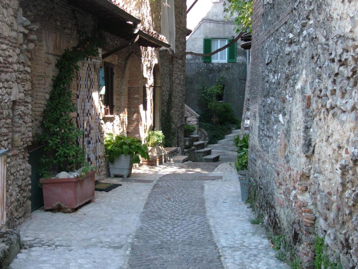 Casa Matilda - Casa Vacanze Castel di Tora Exterior photo