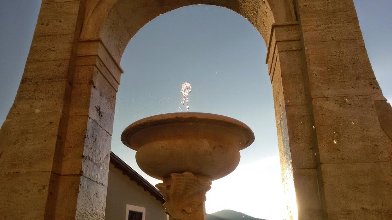 Casa Matilda - Casa Vacanze Castel di Tora Exterior photo