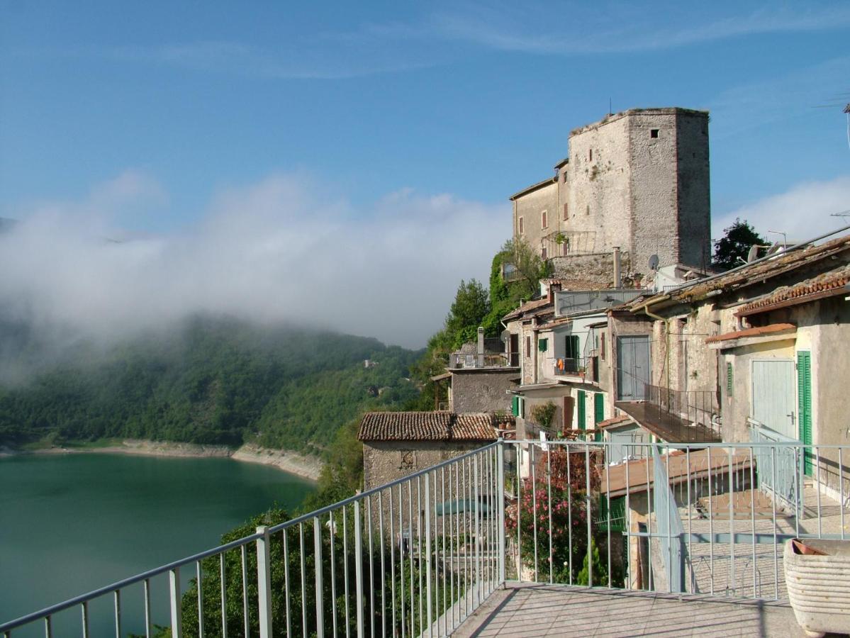 Casa Matilda - Casa Vacanze Castel di Tora Exterior photo