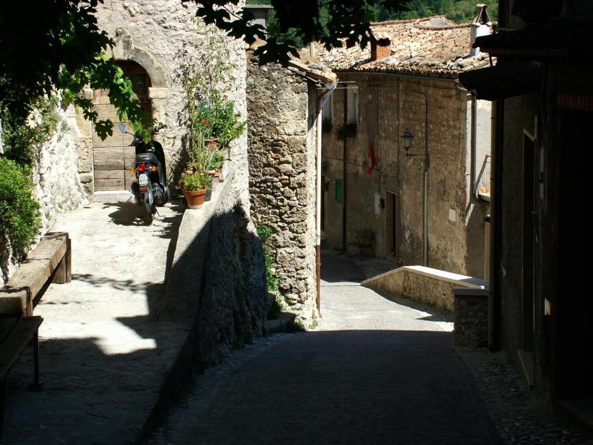 Casa Matilda - Casa Vacanze Castel di Tora Exterior photo