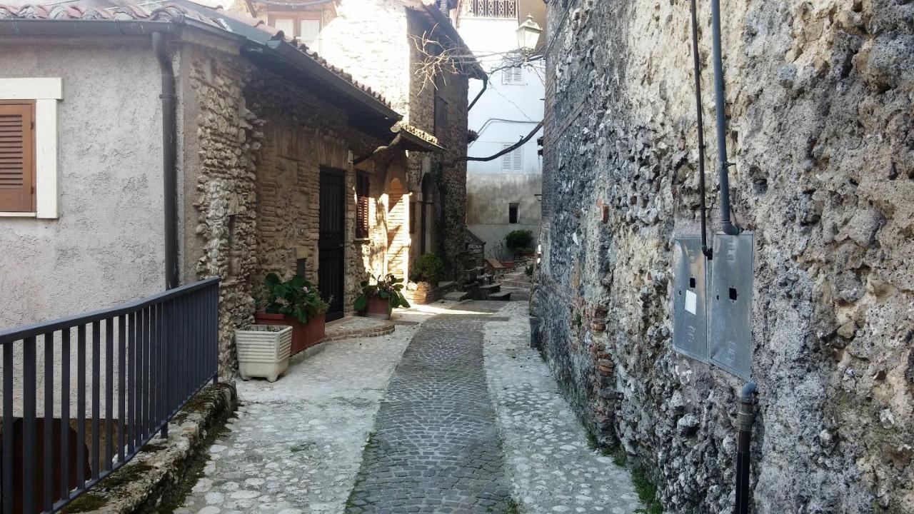 Casa Matilda - Casa Vacanze Castel di Tora Exterior photo